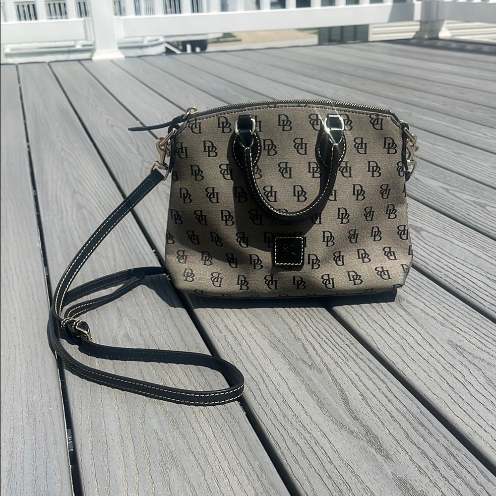 ❄️ Dooney & Bourke Brown Crossbody Bag